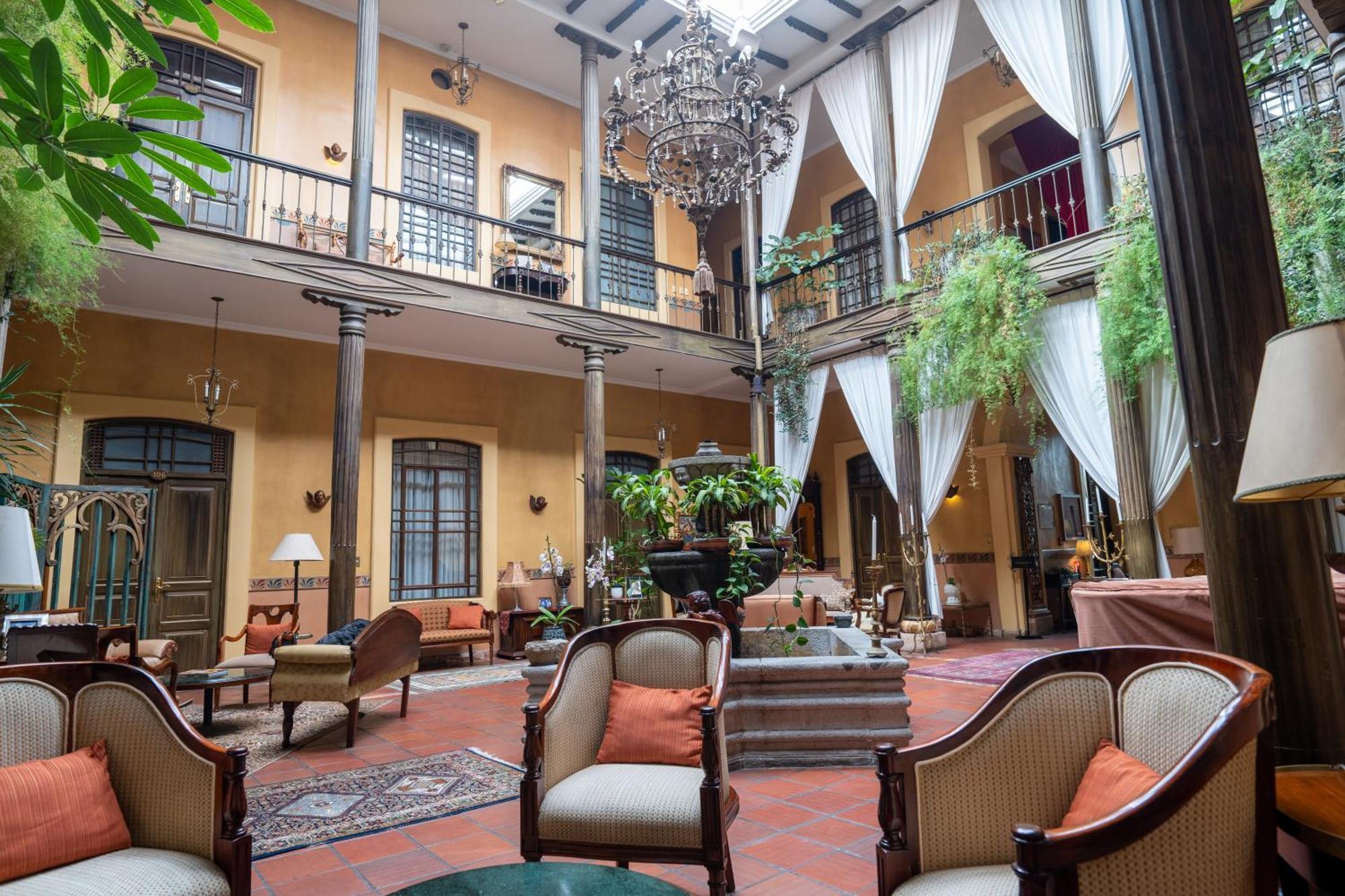 فندق كوينكافي  Mansion Alcazar المظهر الخارجي الصورة