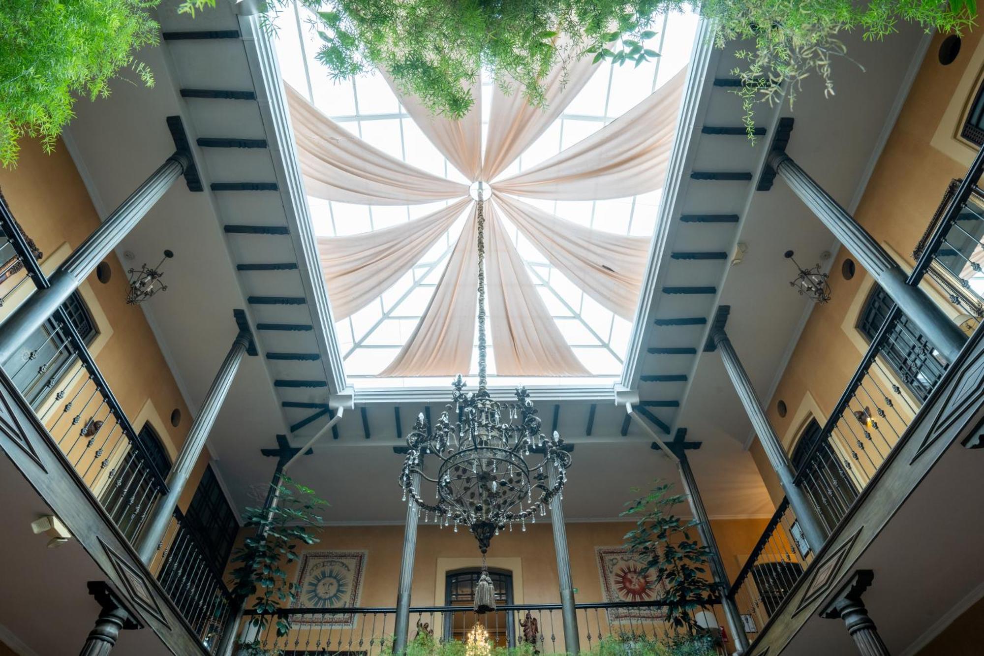 فندق كوينكافي  Mansion Alcazar المظهر الخارجي الصورة